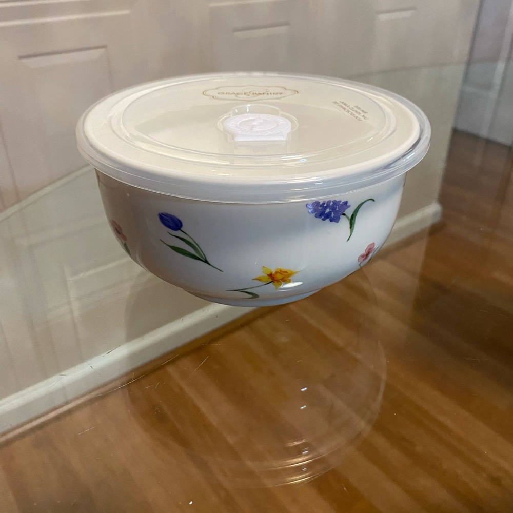 - - - Brand new Grace Pantry Bowl With Lid 6”